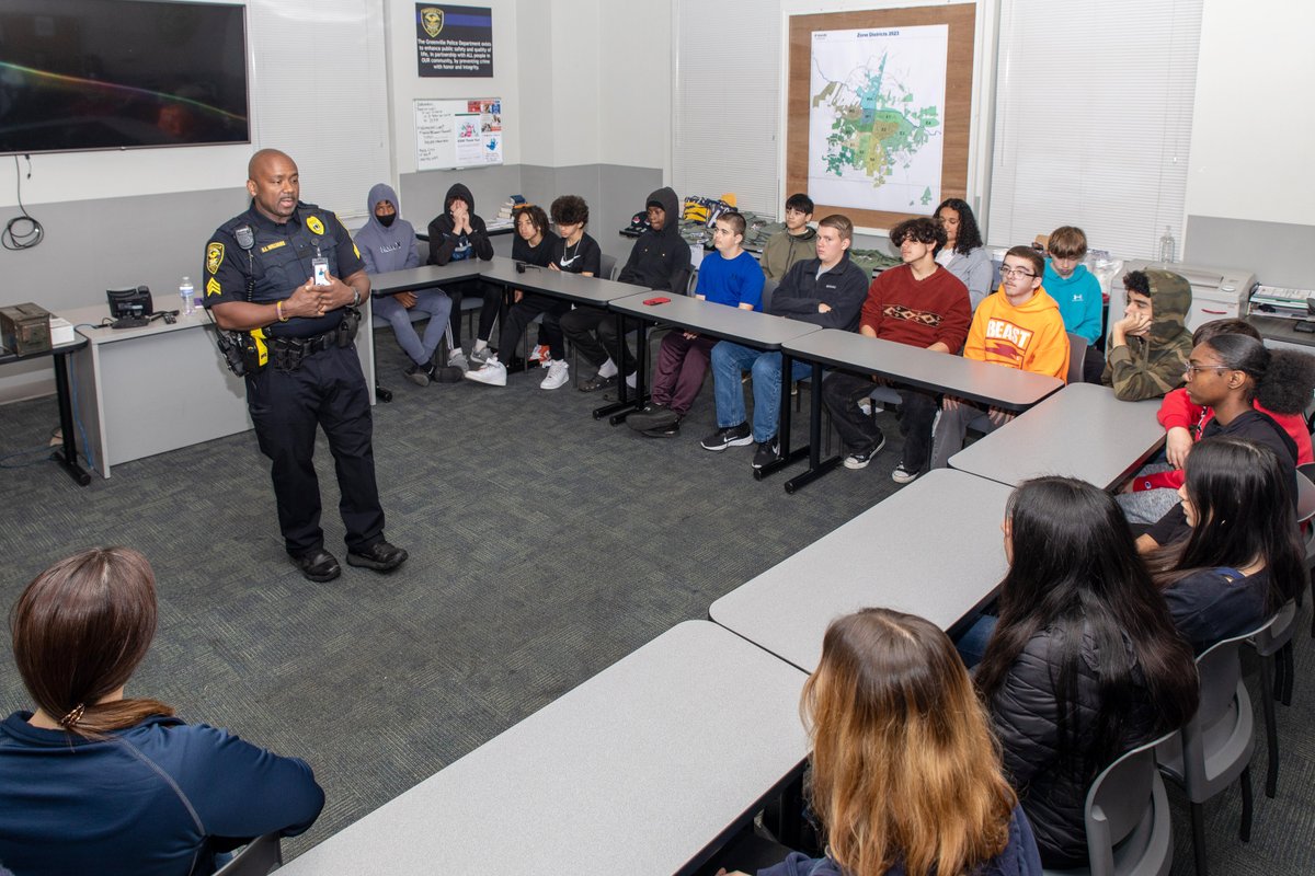 greenvillenccoc's tweet image. Day 4⃣ of #GrowLocal Week included several eye-opening experiences for students, including visits to the @GreenvillePD Department and @Grover_Gaming just to name a few.