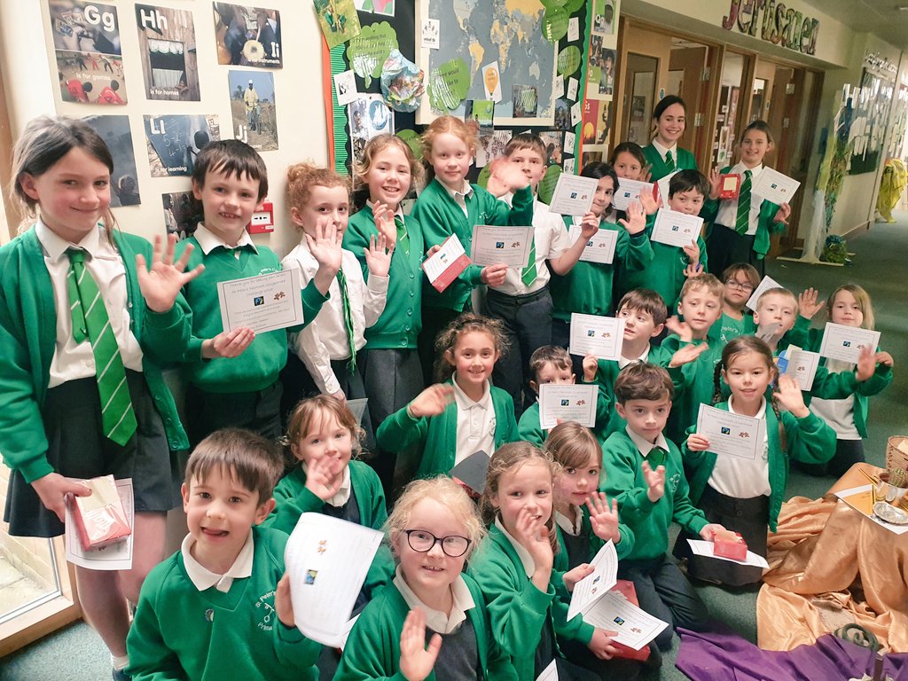 Pupil led Fairtrade gingerbread sale raised £400+ ♥ @FairtradeUKEd @FairtradeUK @FAIRTRADE @Artsmarkaward  #Fairtrade #fairtradefortnight #justice #community