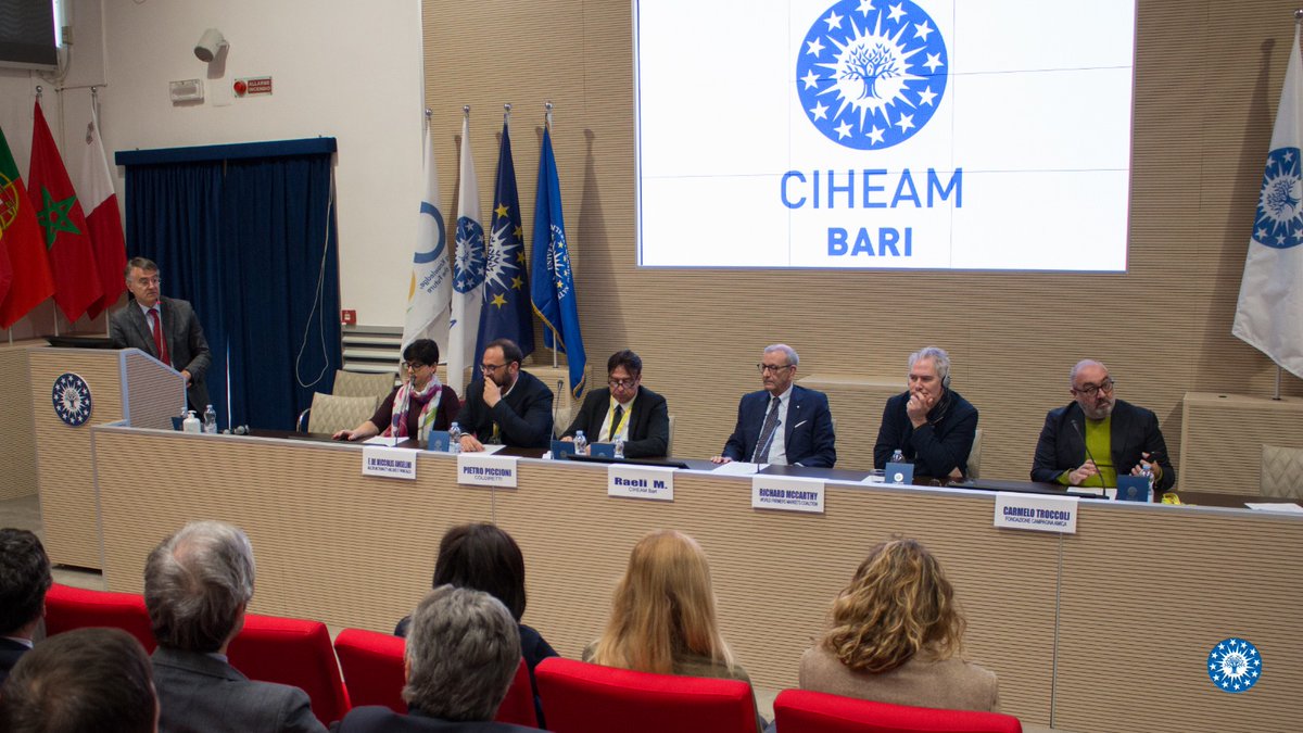 CIHEAMBari's tweet photo. 🎤intervenuti Dir. @Maurizio_Raeli, il Dir @campagnamica #Troccoli, il Pres. protempore della World Farmers Markets Coalition che opera in 40 Paesi #Mccarthy, Dir @ColdirettiP #Piccioni, @bditerlizzi, Direttore aggiunto #CIHEAMBari. https://t.co/f91uS5LdEj