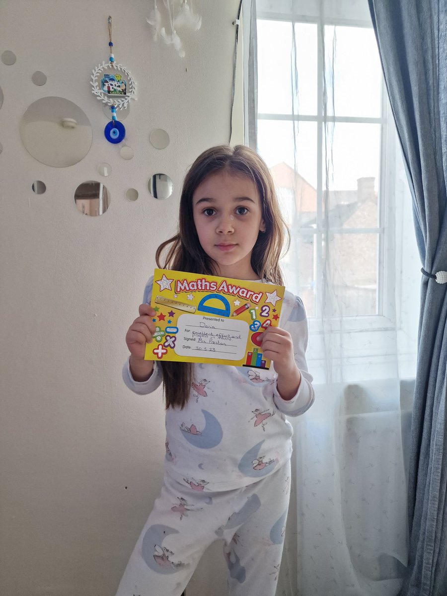 Iulia03575267's tweet image. Thank you so much!
#imissedtheassemblybecauseofchichenpox #goodatmath
#stayinghome
🥰😍Thank you for the certificate!😘