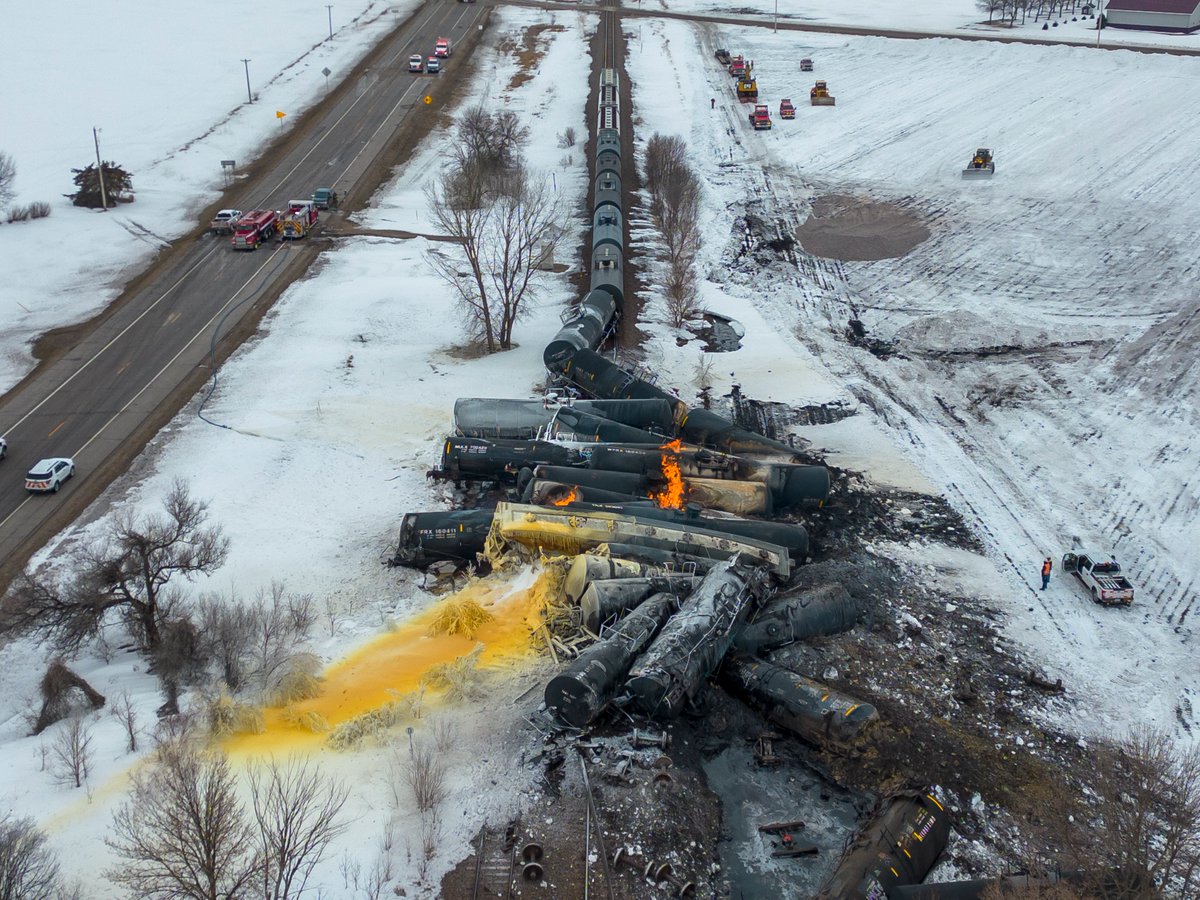 Updated 12:05 p.m. A train derailment sent 22 cars carrying ethanol and corn syrup off the tracks early Thursday morning in western #Minnesota, leading authorities to evacuate Raymond, a town of about 900 people some 90 miles west of the Twin Cities. @MPRnews