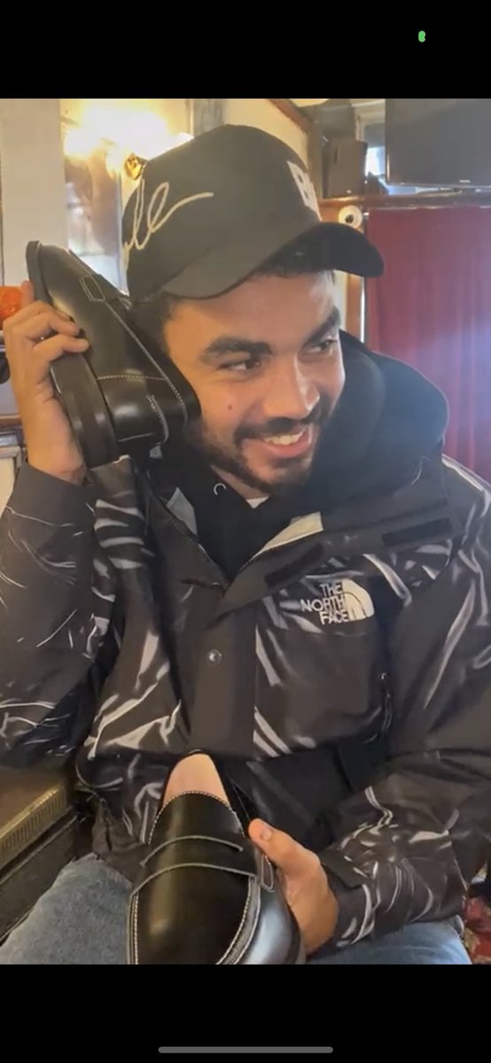 ellis_gilbert's tweet image. My own shoe!!!!!!!