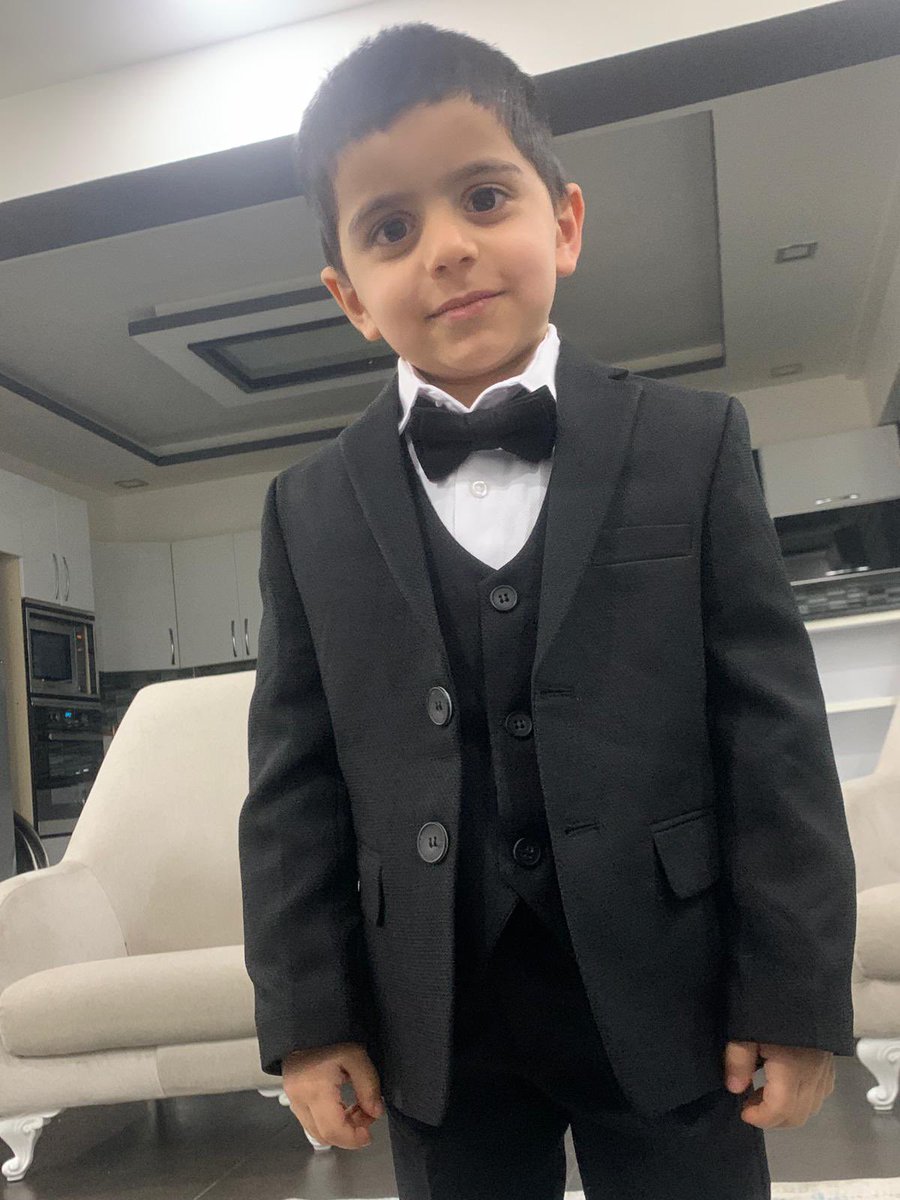 İyi bir siyasetçi, ve yeşil sol parti gençlik kolları üyesi,ayni zaman bir sosyalist.