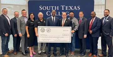 TrevinoTWCLabor's tweet photo. Advanced manufacturing classes integrate high-tech courses to expand the manufacturing workforce in the Lower Rio Grande Valley. I enjoyed visiting &amp; discussing labor workforce needs with @stcjaguars, @WFSolutions, and @CityofMcAllen.

#TXWorkforce #TXWorks #RGV https://t.co/vaJPi3b5fB