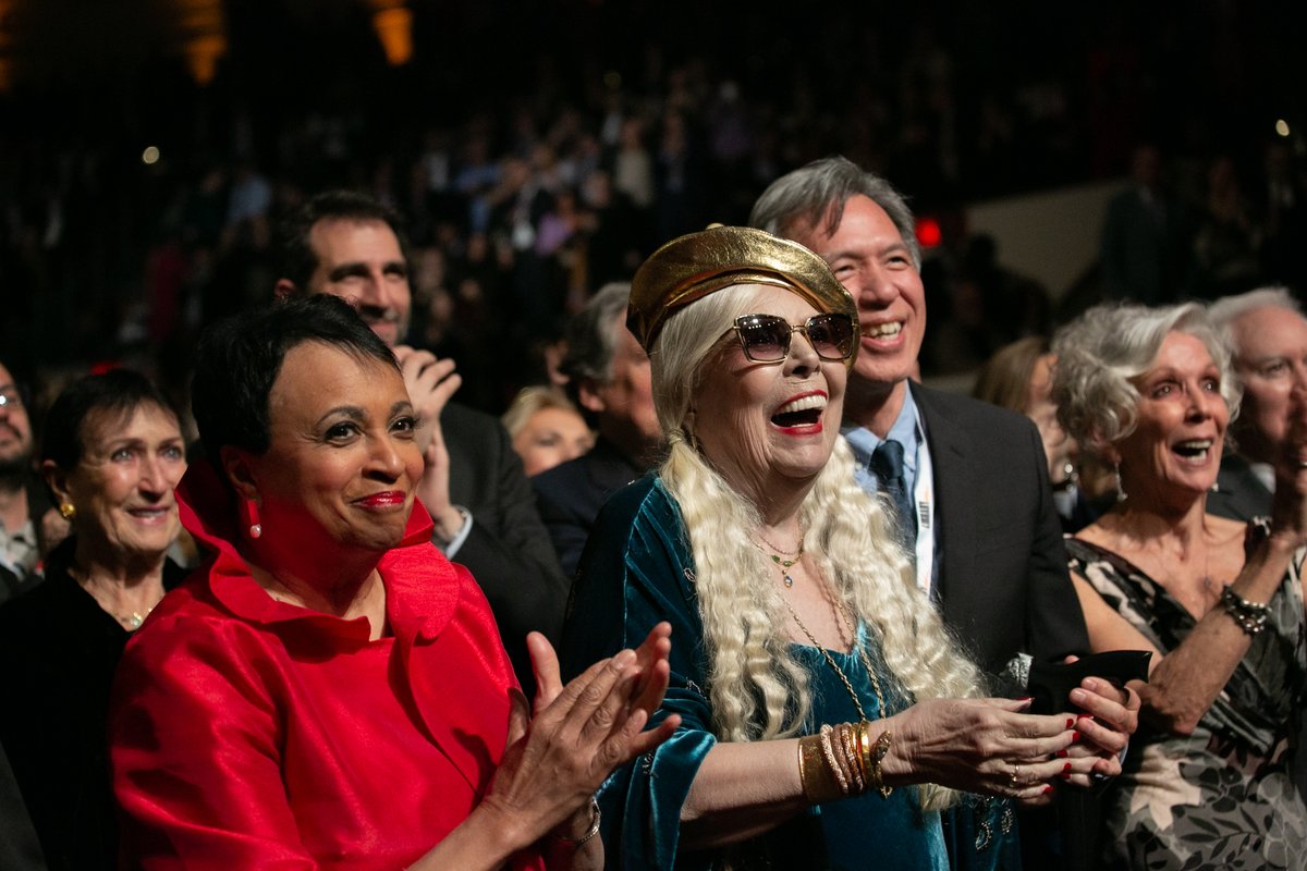 jonimitchell's tweet image. Joni has been honored as the 2023 recipient of the @librarycongress Gershwin Prize for Popular Song! This year’s special guests include @brandicarlile, @herbiehancock, @jamestaylor_com &amp;amp; more. Watch her accept the prize Friday at 9/8c.  JM.lnk.to/Gershwin

📸Shawn Miller