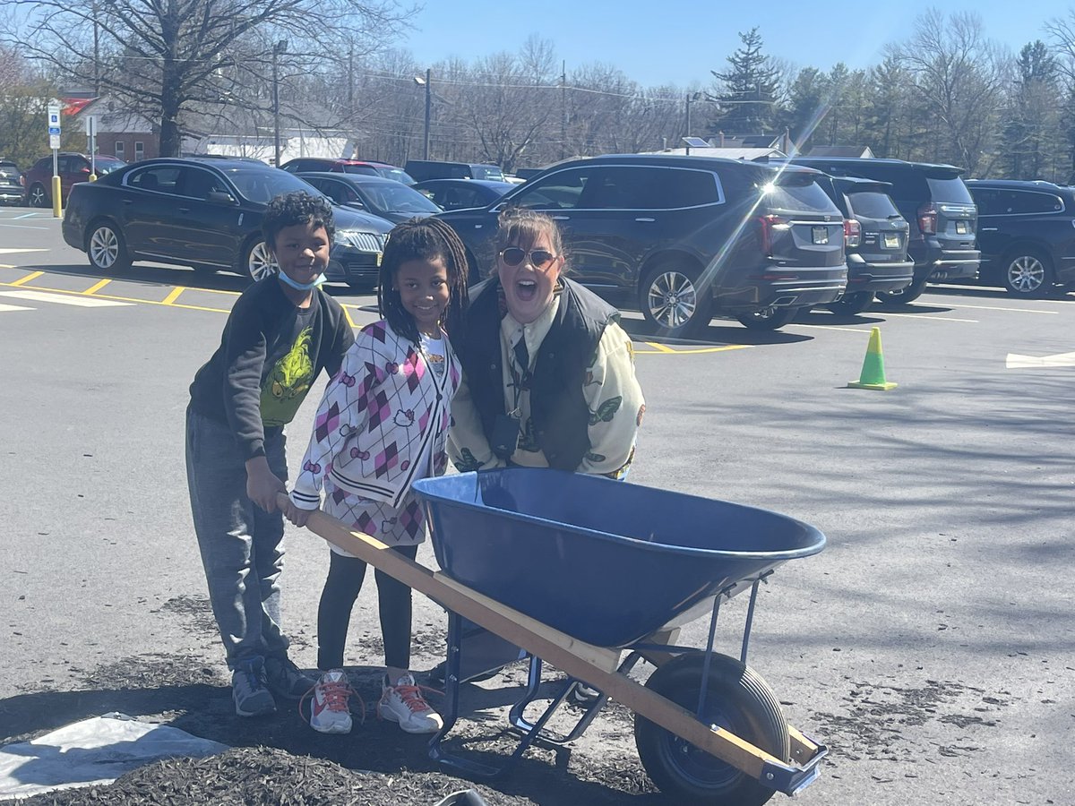 Lunchtime garden helpers