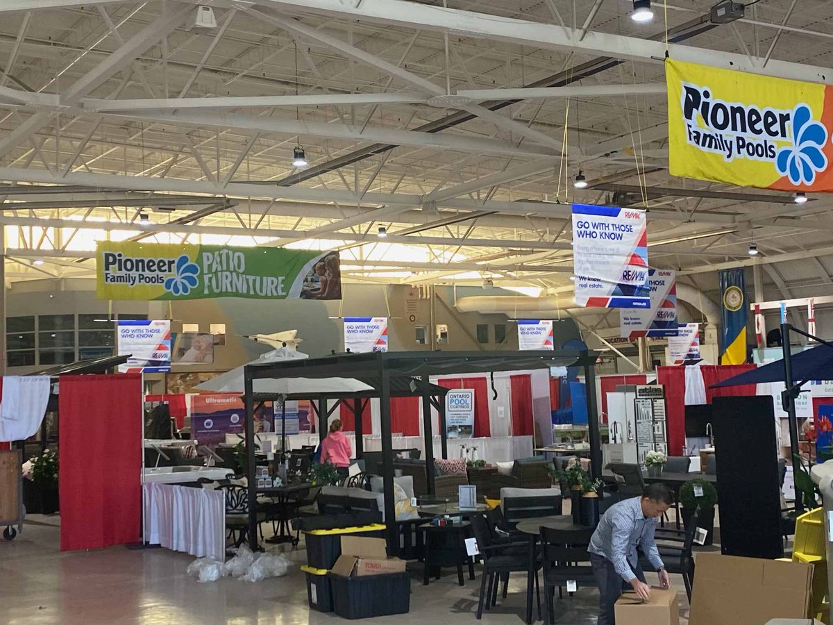 HamspringHS's tweet photo. Busy, busy, busy!!!!

Setups are being completed and we are excited to welcome our guests starting tomorrow!!

The Big One presented by @remaxniagara &amp; @remaxescarpment 

🎫: https://t.co/2IUtHzzRoz
PC: HOME

#HamSpringHomeShow #Hamilton #Remax #Ontario #TheBigOne https://t.co/qmdeiT4IY1