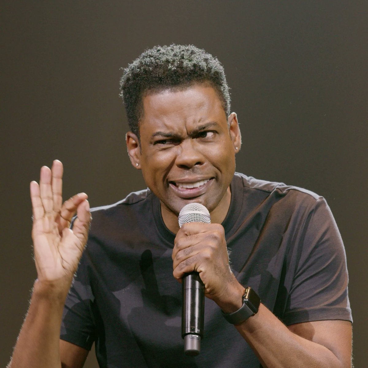 Chris Rock goes to a place called “Stress Factory.”

It’s a comedy club in New Brunswick, New Jersey.

For Rock, it’s a proving ground.

He’ll show up unannounced.

In the audience may be 50 people.

He’ll carry a yellow legal pad of notes and go on stage for 45 minutes.

And