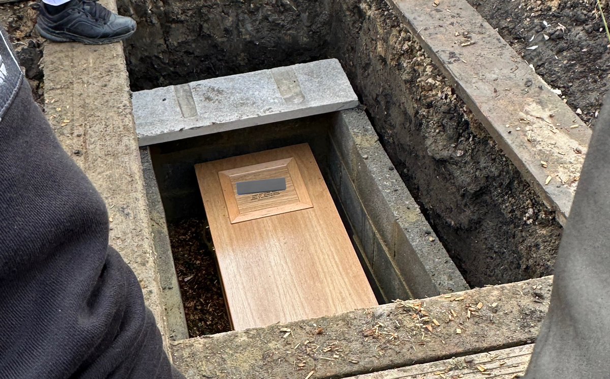 1kavaa's tweet photo. The smallest coffins are the heaviest 

Inna lillahi wa inna ilayhi raji’un https://t.co/h7szsWbUqp