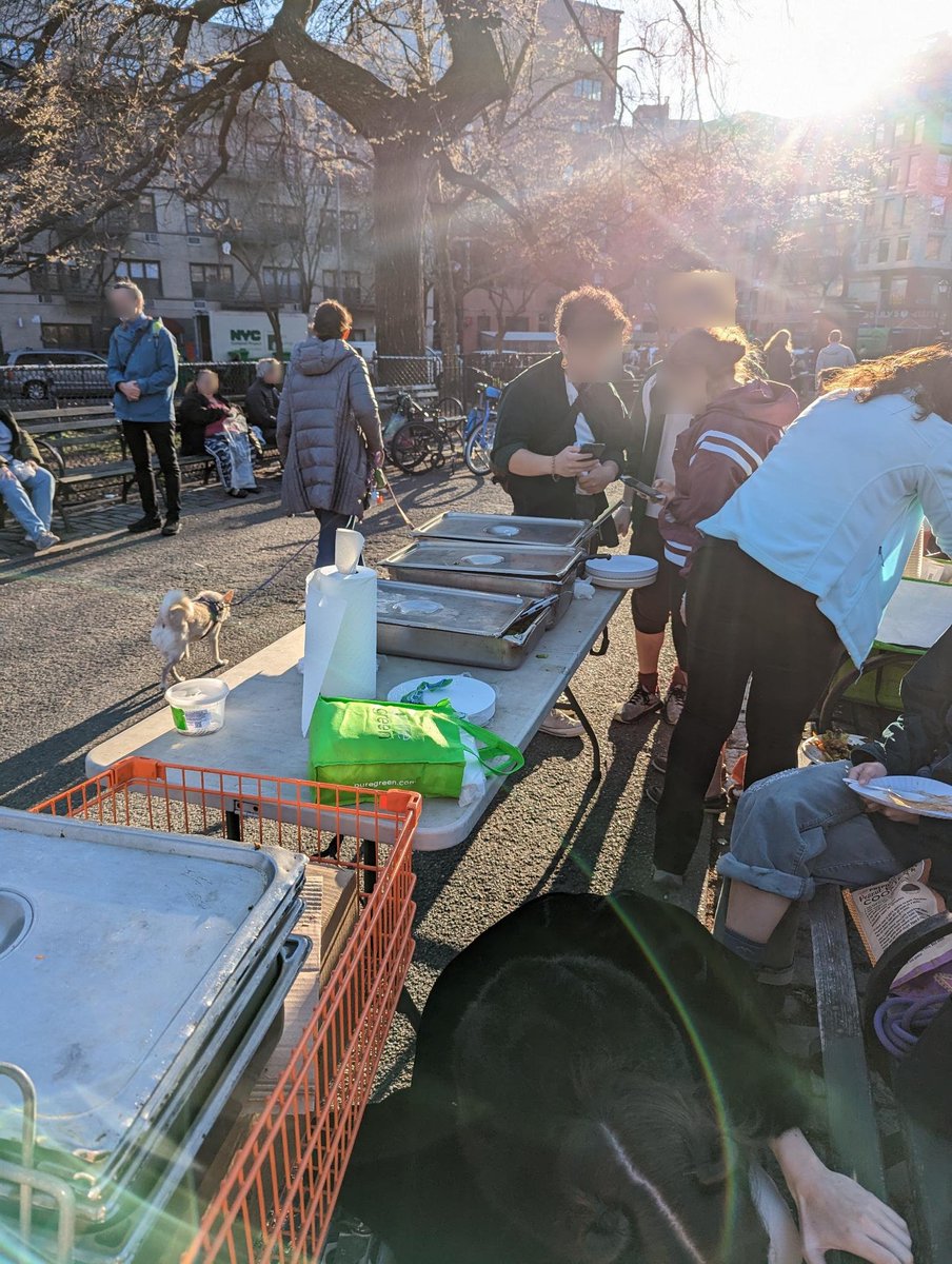 LESFoodNotBombs's tweet photo. We haven't gone anywhere! The weather's getting nice; come hang out with us.

Every Sunday, 4:30 p.m., SW corner of Tompkins Square Park. https://t.co/leZOPZrn5N