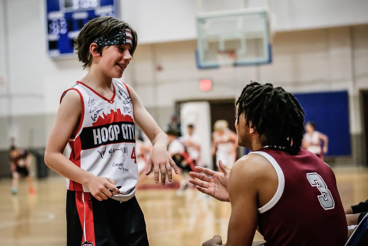 HoopCityBC's tweet photo. This is what it’s all about..

Thanks for being great role models to our young players coming up in the Hoop City Basketball program, @hackman_lj (East) and @TJohnson2__ (Douglass). 

#jackjonesshootout #memphistn #901hoops https://t.co/pALOTklApl