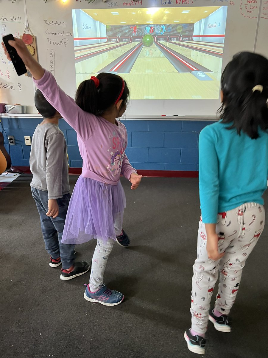 mrstepien's tweet photo. Bowling, coding, Minecraft &amp; more for @PlowmansPS2016 “Panda Pride Day”#grade1 https://t.co/haLP5FILog