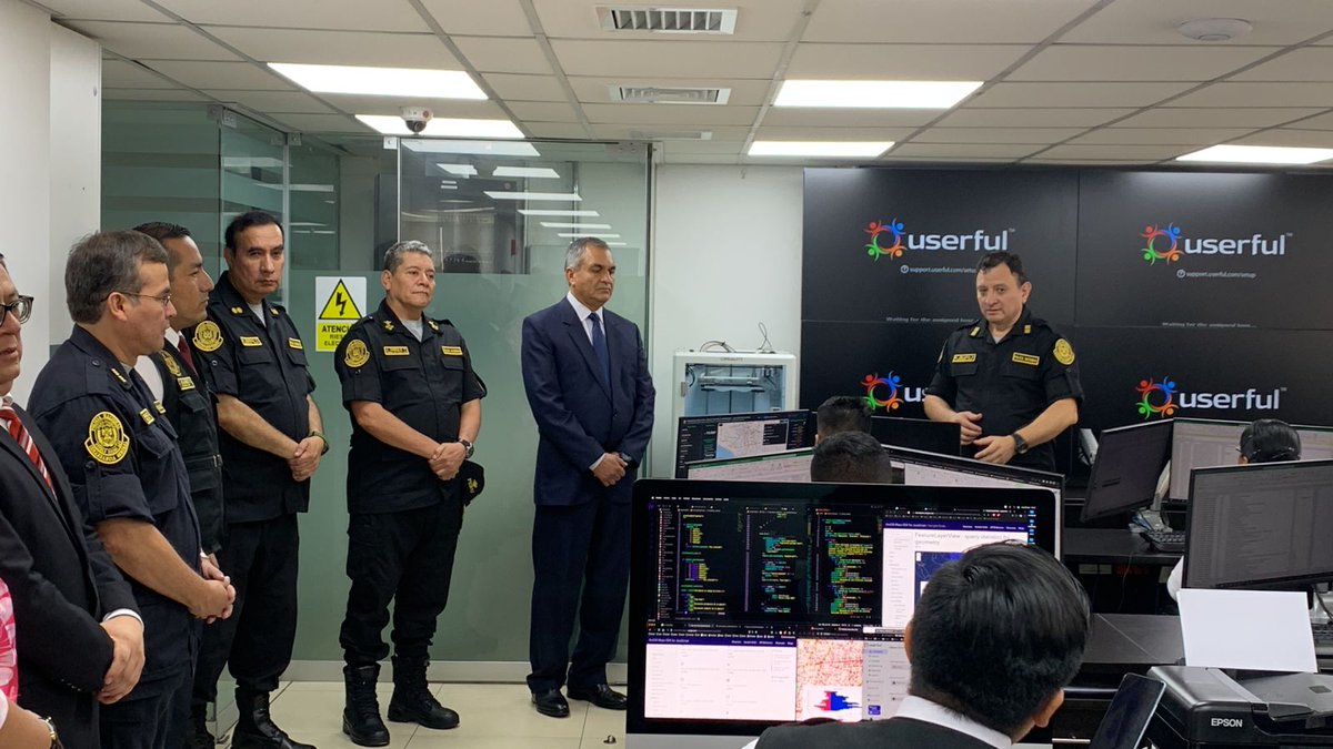 MininterPeru's tweet photo. ✅ El ministro Vicente Romero inaugura el Data Center de la Dirección de Inteligencia (#Dirin) de la @PoliciaPeru, que permitirá mejorar el procesamiento de información para luchar contra la delincuencia.

#PorUnPaísSeguro 🇵🇪 https://t.co/F3o97v0hJi