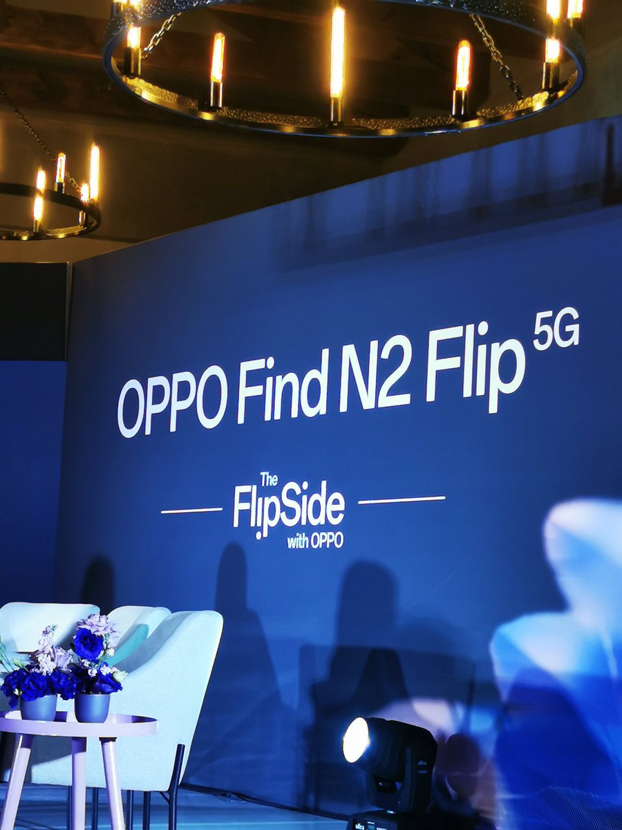 cherylkahla's tweet image. 📣 At the #OPPOFindN2Flip launch, where @OPPOSouthAfrica is re-imagining design📱 

On the stage: Acclaimed designer @RichMnisi, award-winning tech journalist @nafisa1, OPPO&apos;s Head of Marketing @AvashneeMoodley

#TheCitizenTechCheck @TheCitizen_News @OPPOSouthAfrica #FlipSideOPPO