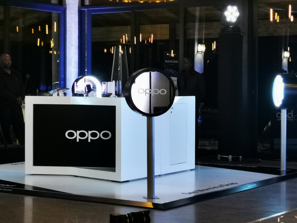 cherylkahla's tweet image. 📣 At the #OPPOFindN2Flip launch, where @OPPOSouthAfrica is re-imagining design📱 

On the stage: Acclaimed designer @RichMnisi, award-winning tech journalist @nafisa1, OPPO&apos;s Head of Marketing @AvashneeMoodley

#TheCitizenTechCheck @TheCitizen_News @OPPOSouthAfrica #FlipSideOPPO