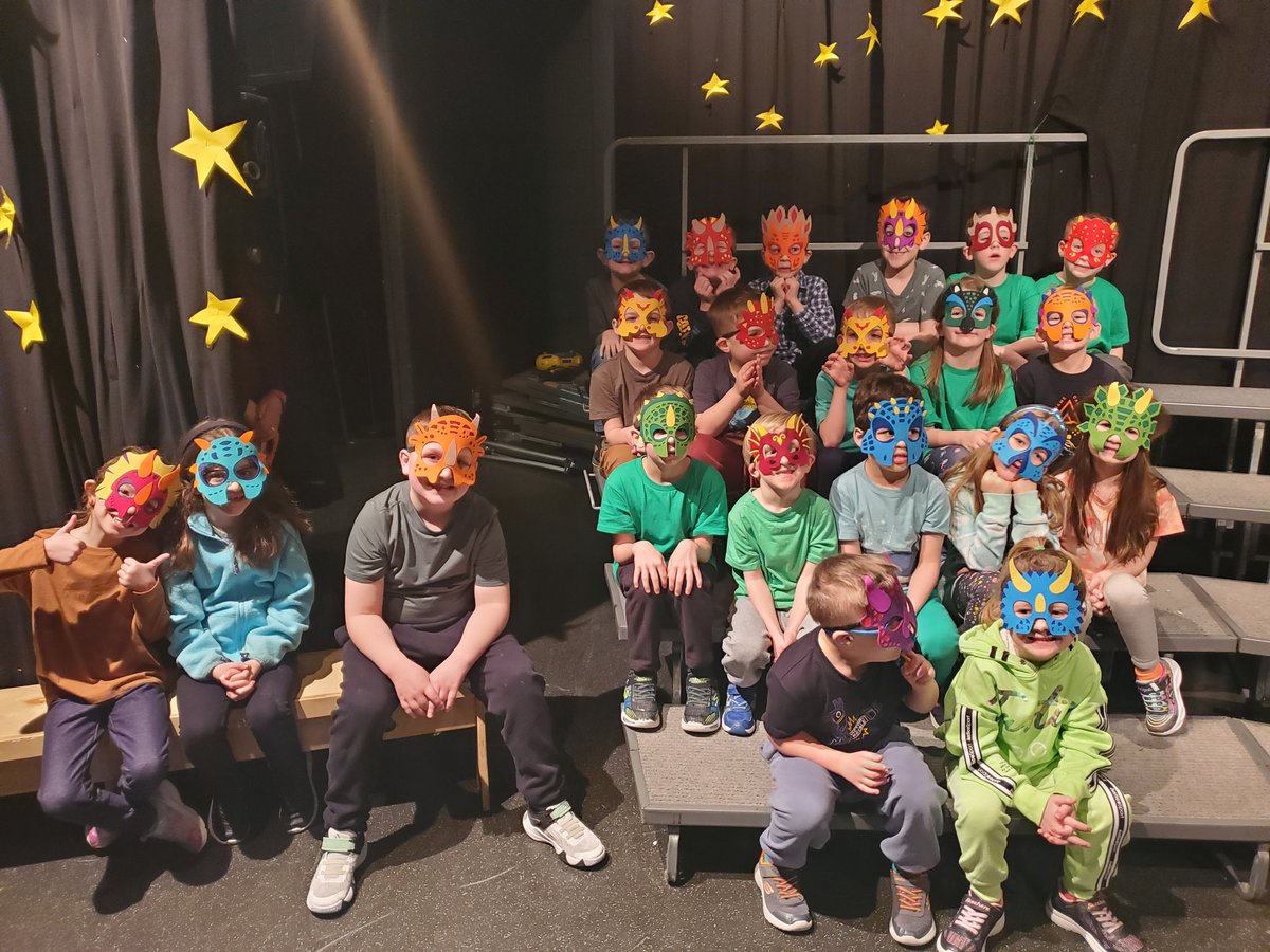 NancyFitz35's tweet photo. Our Dino stars are ready !! Can't wait for tonight's performance!! @HTE_K4 https://t.co/tyPCop21cT