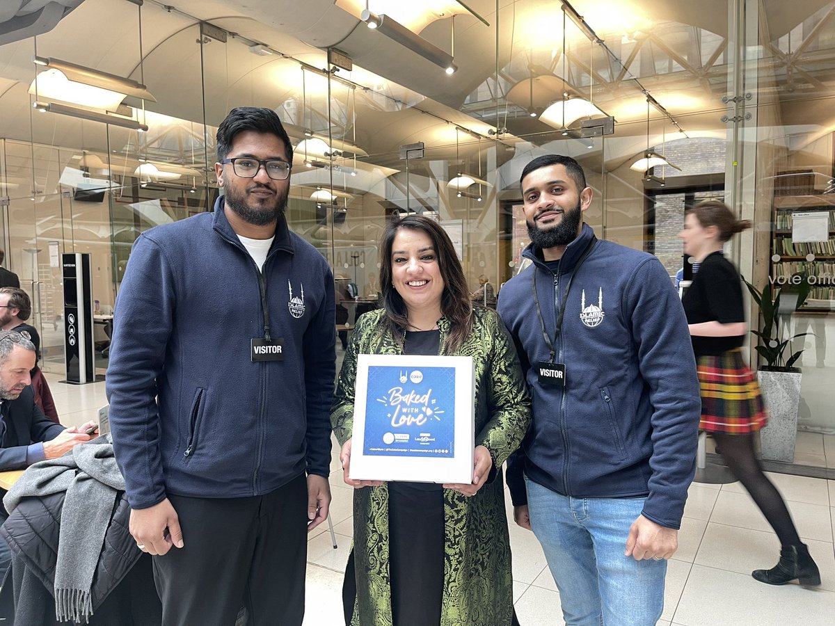 Our final Westminster #Cakes4Syria delivery! 🎉

Thank you <a href="/NazShahBfd/">Naz Shah MP</a> for your longstanding support of <a href="/TheCakeCampaign/">#Cakes4Syria</a>, which has now raised over £2.2m thanks to the life-saving efforts of our volunteers, and generous supporters. 💙✨