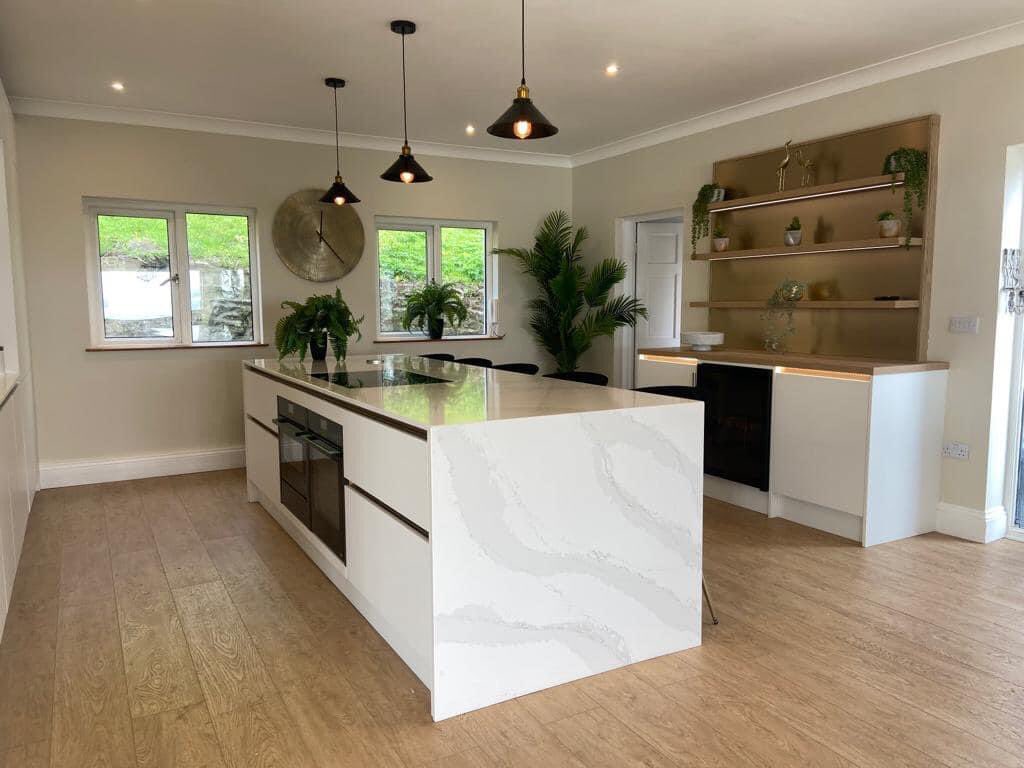 RatfordBridge's tweet photo. We are delighted to share this stunning kitchen with you.
Our client chose @Masterclasskitc H-Line Sutton in white, and @Silestone worktops.
With Madoc Mayfield Oak shelving, featuring integrated lighting, @NEFFHomeUK appliances, and Malmo flooring, we absolutely love it! 🥰 https://t.co/Nz91vSoI7g