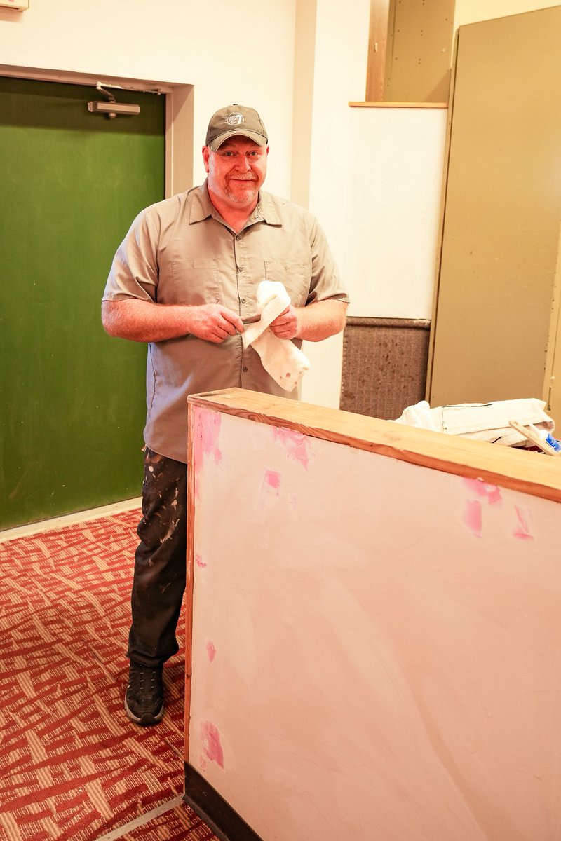 Operation: Spring Cleaning 🧼 is in full force! Our guy Mike is hard at work giving the Lodge some fresh paint and a bit of TLC. It looks great so far! Thanks Mike! 👏🏼