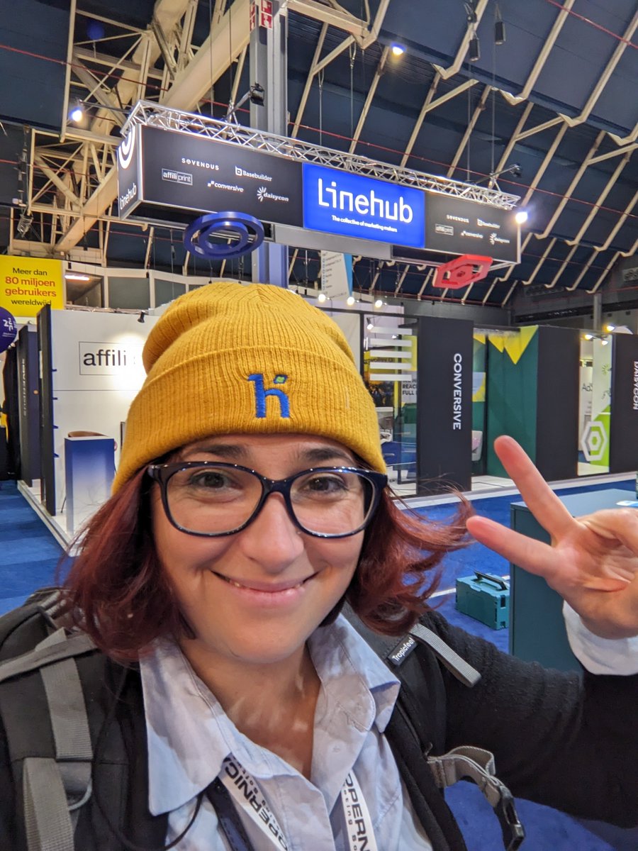 Thank you <a href="/hyva_io/">Hyvä 🟢🟢🟢🟢</a> for the lovely gadget...a pleasure like always to meet you in person :) <a href="/willemwigman/">Willem_Wigman::tweets.phtml</a>