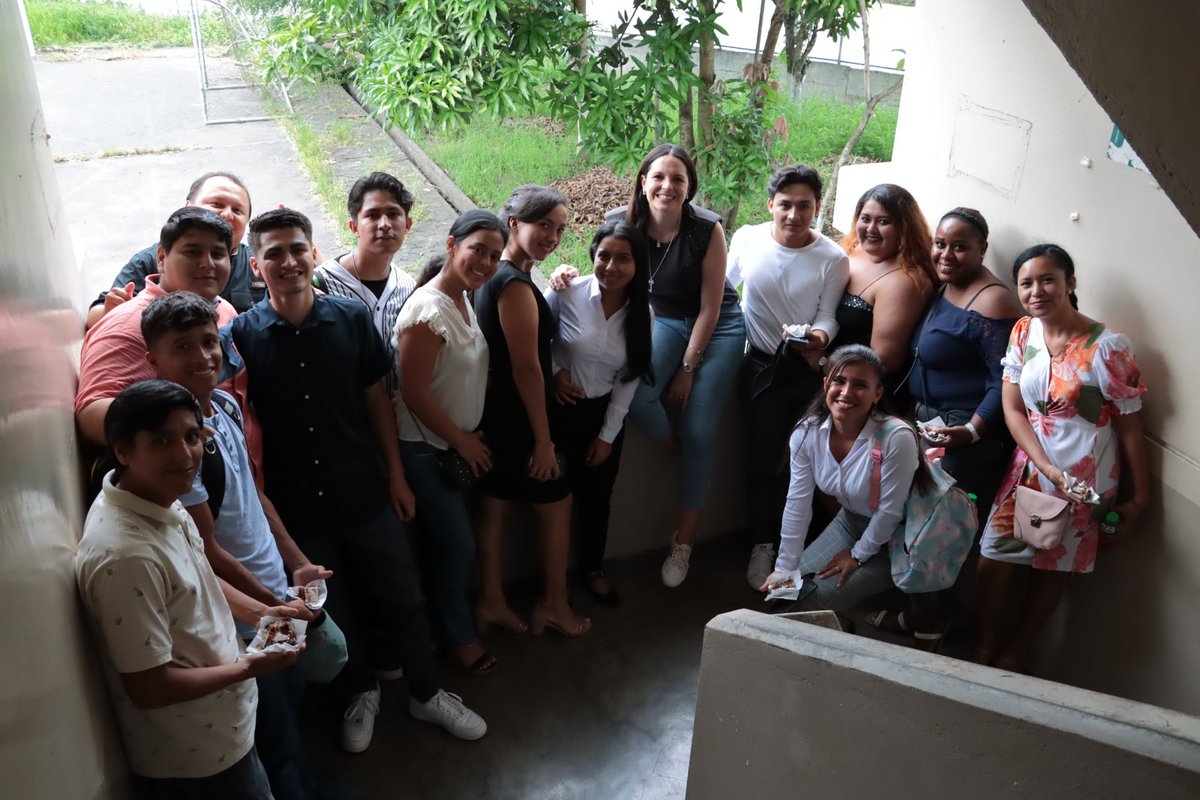 En su visita al IST Ismael Pérez Pazmiño, la secretaria <a href="/amontalvoch/">Andrea Montalvo</a> dialogó con estudiantes y docentes, con quienes compartió grandes noticias: 

👉 Más presupuesto para fortalecer la educación tecnológica. 
👉 Maestrías  para asegurar la continuidad educativa de los tecnólogos.