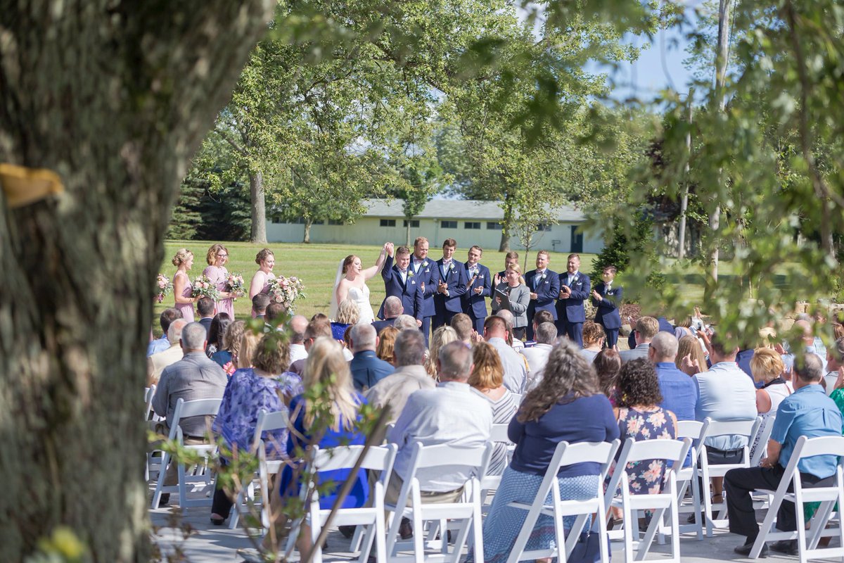 PineViewAcres's tweet photo. With Spring officially upon us, we wanted to showcase some of our favorite photos from outdoor weddings we've hosted! #ThrowbackThursday

(Photo credits to 614 Wedding Photography and Julie Kruft Photography) https://t.co/OSDo9qdJem