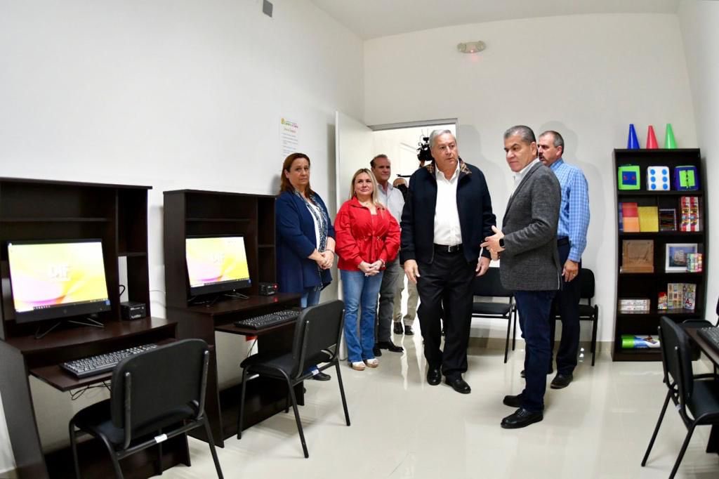 Junto a mi esposa Marcela Gorgón, presidenta del <a href="/DIFCoah/">DIF Coahuila</a> y el alcalde de #Saltillo, <a href="/chema_fraustro/">Chema Fraustro</a>, llevamos a cabo la inauguración del albergue transitorio “Camino a Casa”, que con una inversión conjunta de 11.7 mdp,… (1/3)