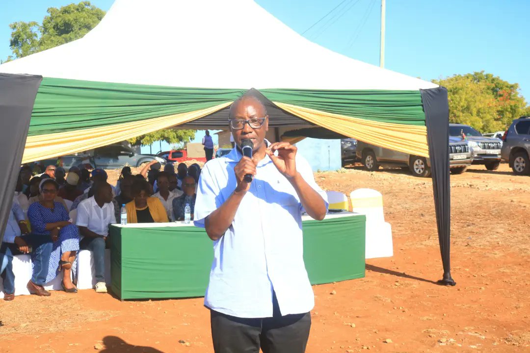 NLC_Kenya's tweet photo. NLC chairman Mr. Gershom Otachi has urged members of the public to safeguard their title deeds. While speaking to residents at Maweni area in Mtwapa, Kilifi county, he said the government is keen to ensure all citizens are settled. https://t.co/zMHkR70ZAJ