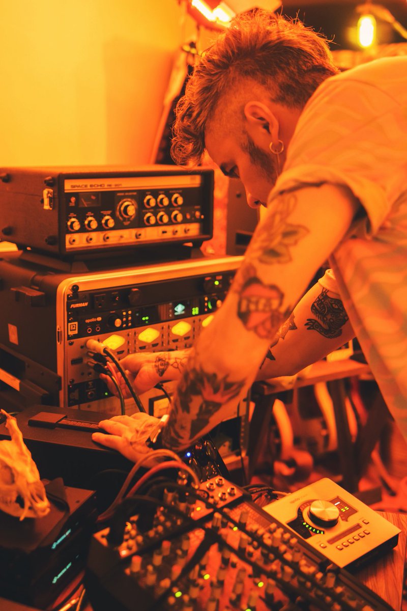 onewiththeplan's tweet photo. @Diamantelectric x Daniela Paz
_ @LEVIS live session x @AndyKenguan https://t.co/0hDN59CCNG