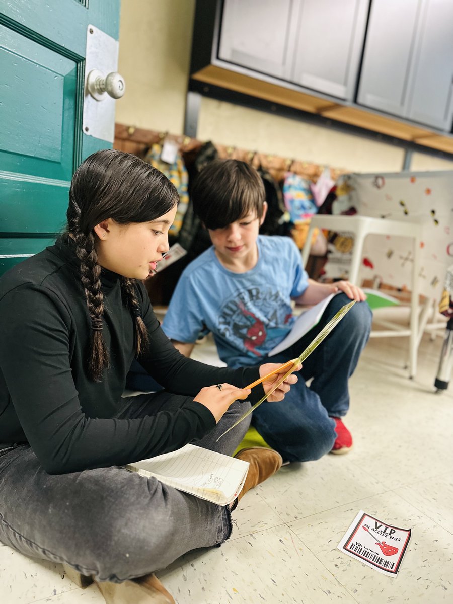 Level 3 has been busy reviewing for their Check-Ins! 
Wednesday students rotated through "The Donut Shop" to review math concepts. 🍩
Thursday morning students "rocked" their reading review!🎸🎤
