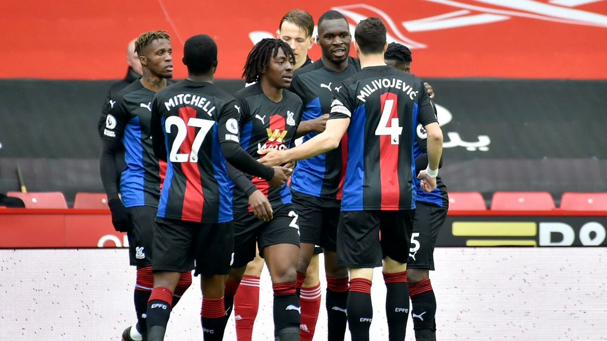 Crystal Palace | The Eagles 🦅

Llamado así por el Palacio de Cristal construido en Hyde Park, fue apodado The Glaziers hasta que el dichoso edificio se incendió. En 1973 el entrenador Malcolm Allison realizó una renovación total y acudió a un nuevo apodo: The Eagles.