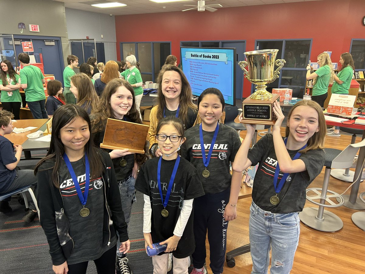 CHSLibrary1's tweet image. Threepeat!!!! #spslib @CentralBulldog