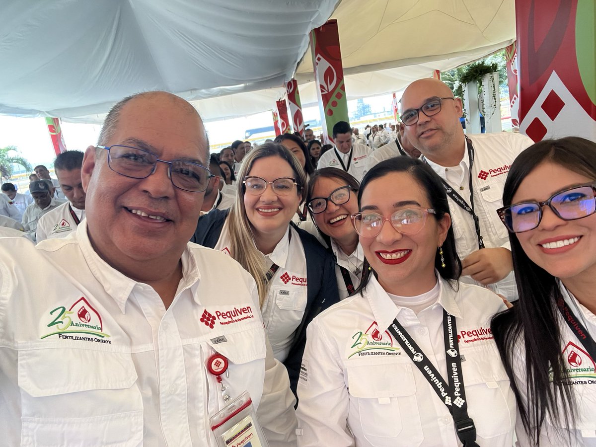 douglasavila644's tweet photo. 📍Complejo Petroquímico G/D José Antonio Anzoátegui. 

Celebramos con nuestros compañeros de @ferti_oriente, filial de Pequiven, quien arribó a sus 25 años siendo baluarte en el desarrollo agroindustrial de la nación 🇻🇪🏭.

@TellecheaRuiz @PDVSA @PDVSARefinacion https://t.co/pzx8DRVSXJ