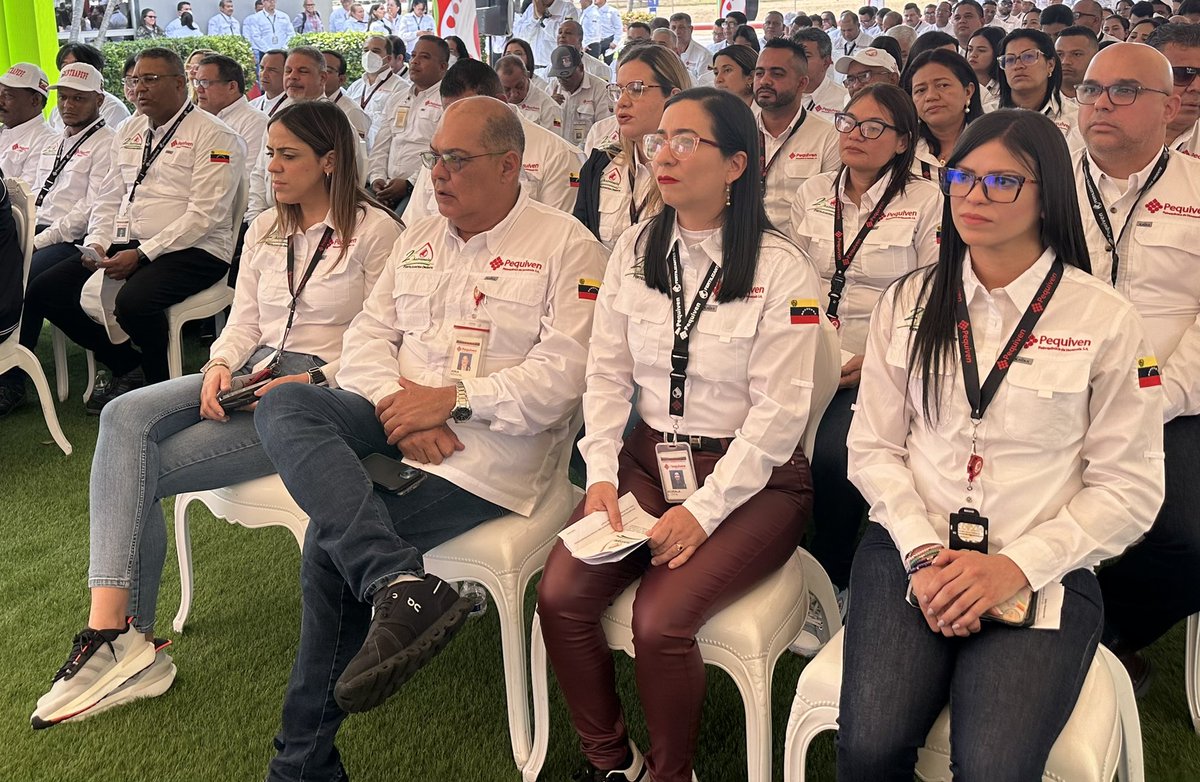 douglasavila644's tweet photo. 📍Complejo Petroquímico G/D José Antonio Anzoátegui. 

Celebramos con nuestros compañeros de @ferti_oriente, filial de Pequiven, quien arribó a sus 25 años siendo baluarte en el desarrollo agroindustrial de la nación 🇻🇪🏭.

@TellecheaRuiz @PDVSA @PDVSARefinacion https://t.co/pzx8DRVSXJ
