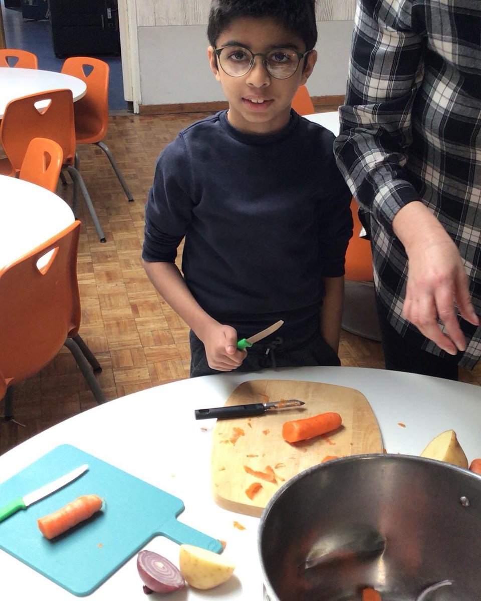 GCA_learning's tweet photo. Even more cooking going on across the school this week. This time our Year 2 children have been peeling, chopping and slicing vegetables to make soup. I hear the final product was delicious #GCAdt #GCAhealth #GCAexperiences https://t.co/MVFpxr9iyd