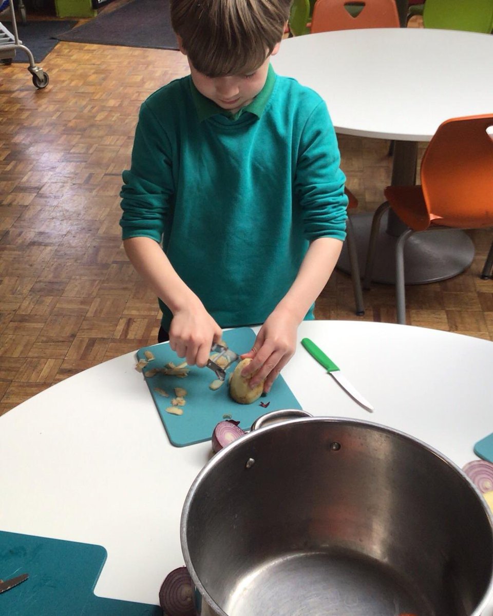 GCA_learning's tweet photo. Even more cooking going on across the school this week. This time our Year 2 children have been peeling, chopping and slicing vegetables to make soup. I hear the final product was delicious #GCAdt #GCAhealth #GCAexperiences https://t.co/MVFpxr9iyd