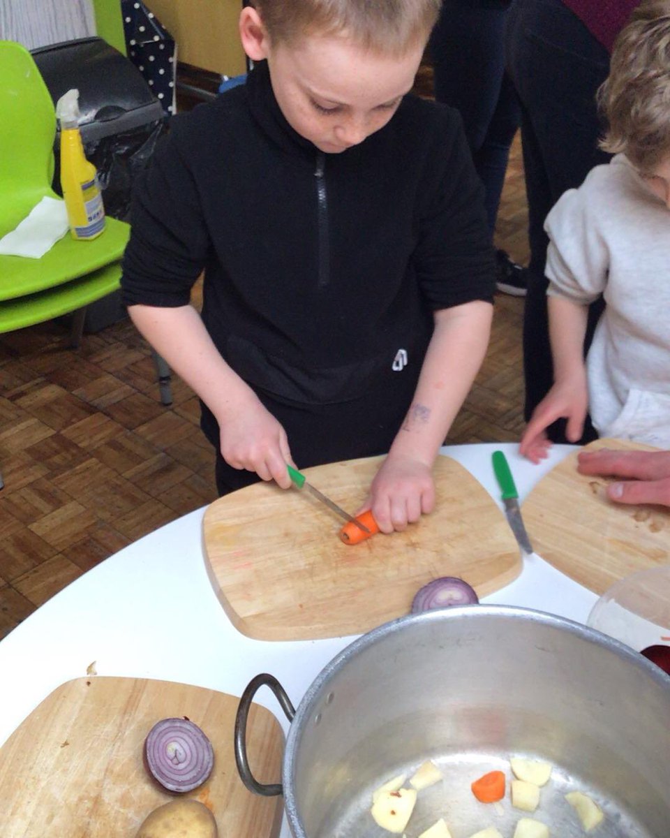 GCA_learning's tweet photo. Even more cooking going on across the school this week. This time our Year 2 children have been peeling, chopping and slicing vegetables to make soup. I hear the final product was delicious #GCAdt #GCAhealth #GCAexperiences https://t.co/MVFpxr9iyd