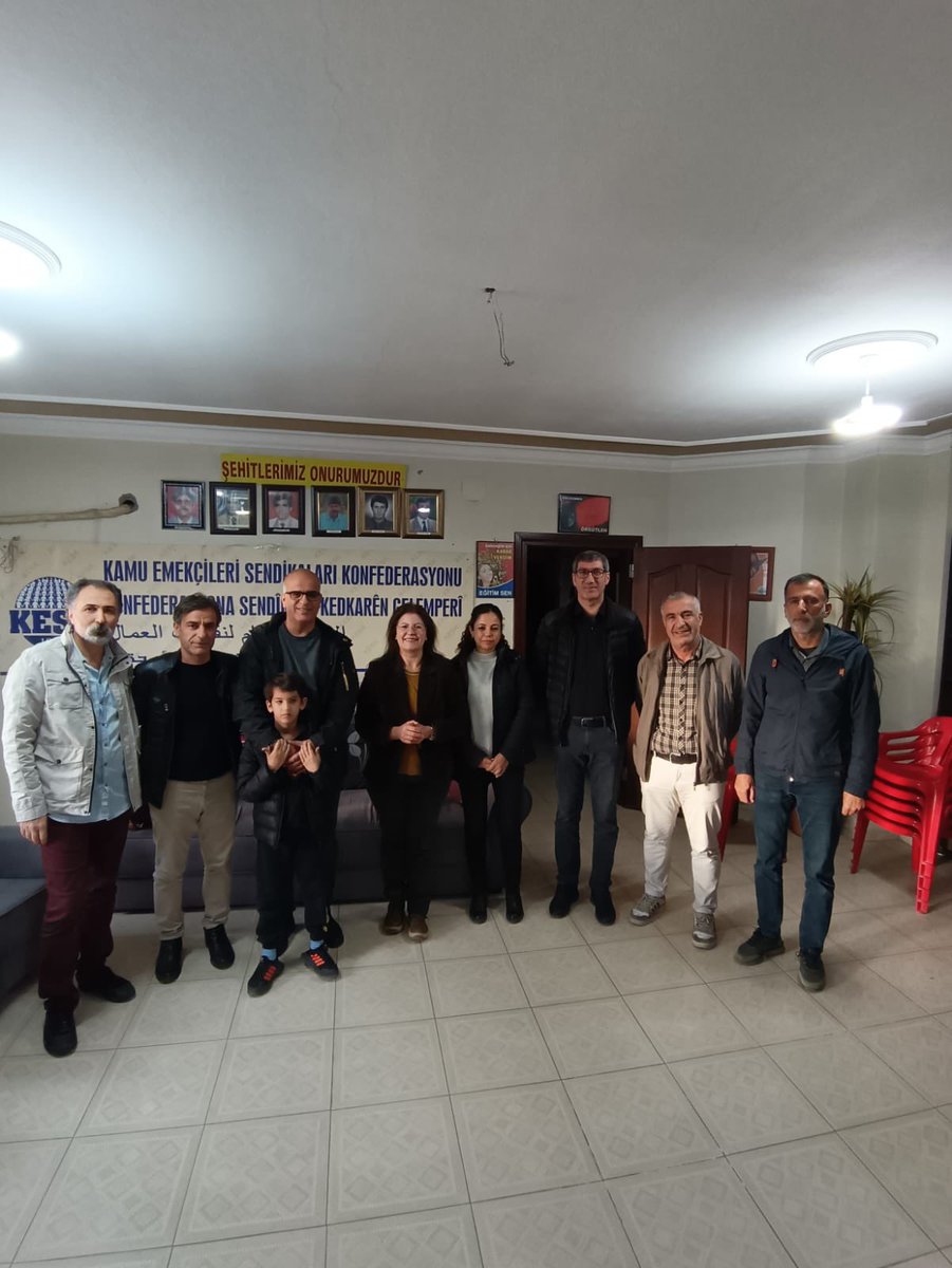 Depremden etkilenen yurttaşlara evlerini açan, çocukların eğitimi için yoğun bir çaba gösteren, yürüttüğü dayanışma ile insan onurunu yücelten, üye sayısıyla yetkili sendikayı geride bırakan Nusaybin Temsilciliğimizdeki tüm yoldaşlara selam olsun!💐

<a href="/egitimsen/">Eğitim Sen</a> <a href="/NusybnEgitimSen/">Nusaybin Eğitim Sen</a>