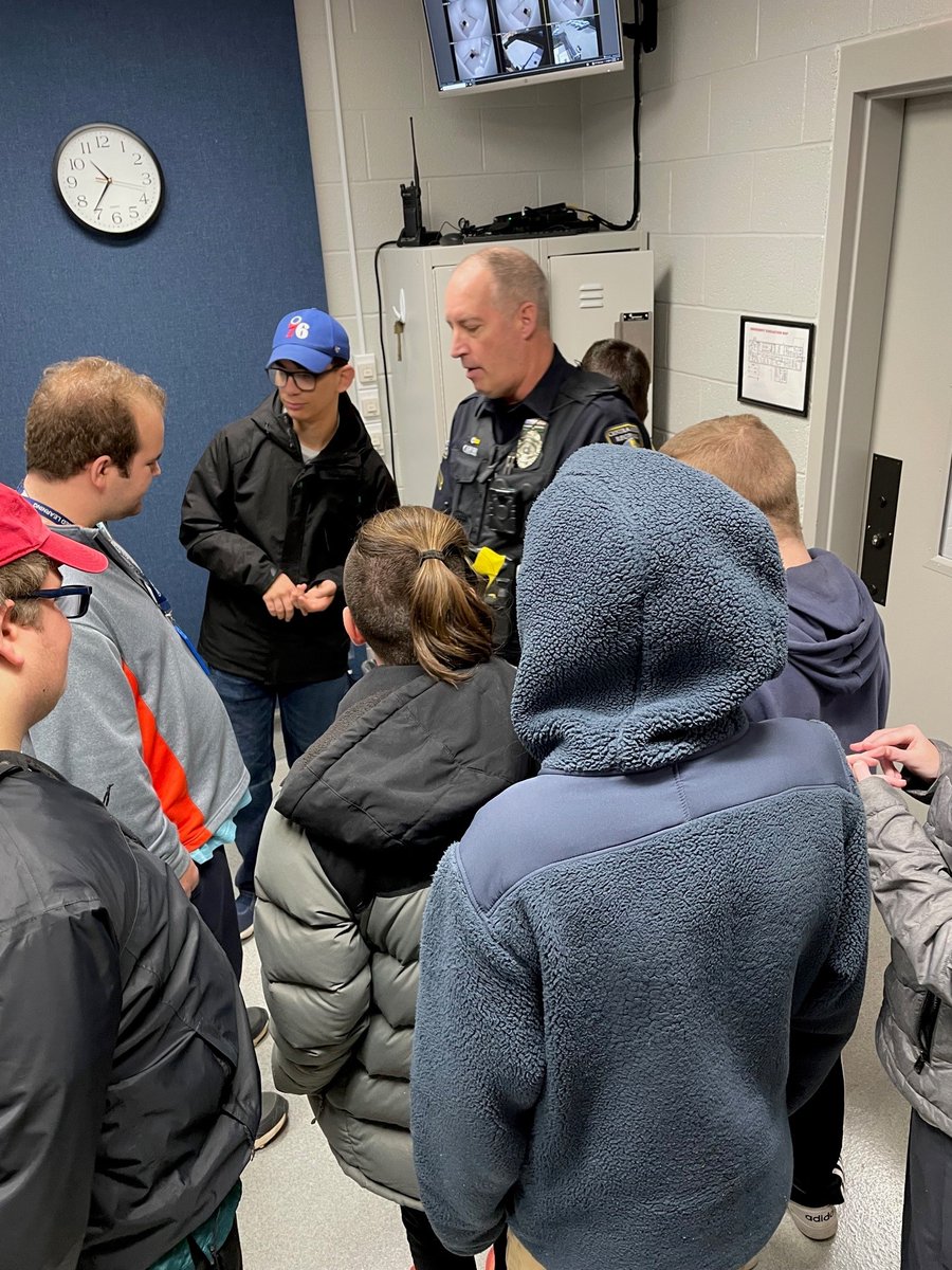 CBTOPSS's tweet photo. Yesterday we had an amazing opportunity to learn about how police keep us safe &amp; tour the CB Regional Police Station. We learned so much from Cpl. Carlen &amp; Ofc. Pullar!! 🙏Afterwards, we had lunch &amp; used our navigation skills to explore the town! 🧭🗺️#CBI #transition @CBWestHS https://t.co/jPKfSxkIHy