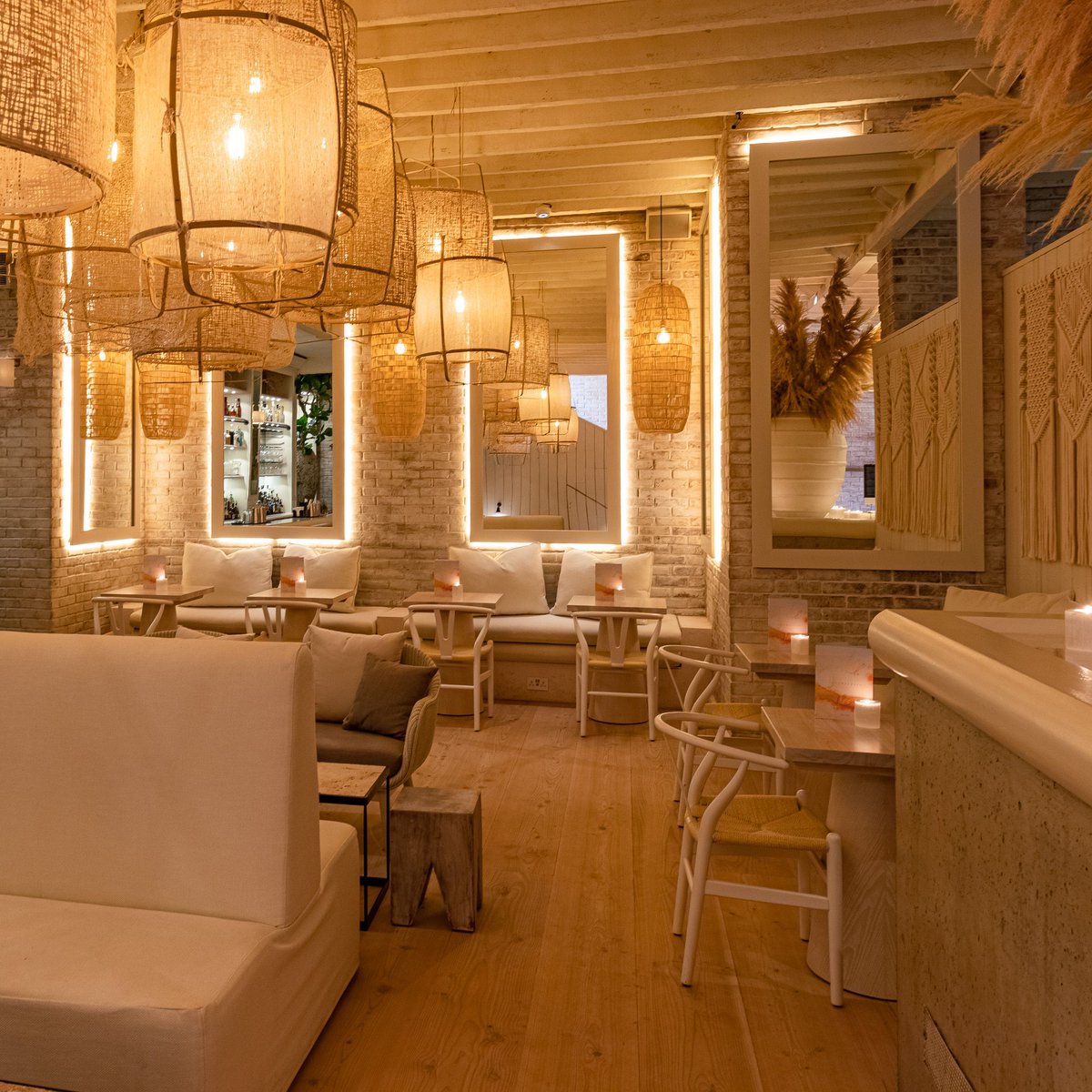 Escape the city and delve into our stylish haven…

The perfect place to unwind with a signature cocktail before exploring our selection of menus.

Photo: <a href="/sukhpreet/">Sukhpreet</a>.d

#foodie