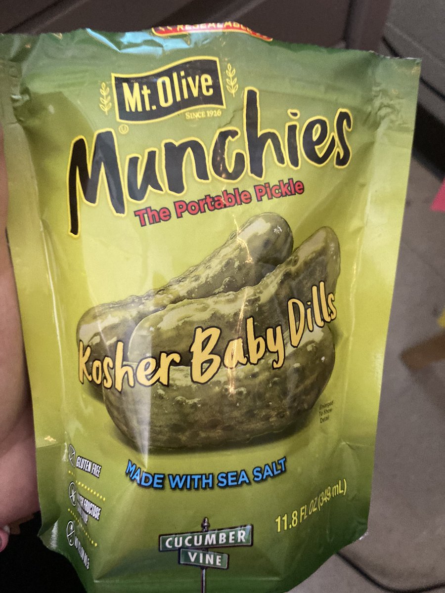 lpeterso_laura's tweet photo. Please get you a co-worker like @Rosita1322 who hooks you up with pickles! https://t.co/13D5A4YiLd