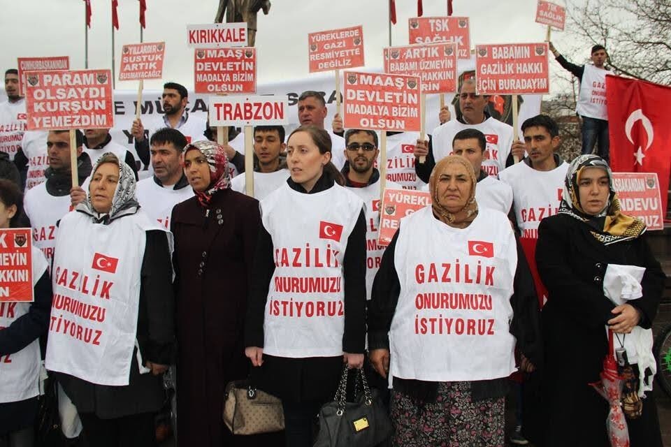 MehmetTeslime1's tweet photo. Bugün @Sozcu__TV 
Ana Haberde @fatihportakal bizlerin mağduriyetini dile getirdi.
Gazilik onuru bekleyen 20 bin Vatan evladı halen daha mağdur.
@RTErdogan @dbdevletbahceli @Akparti @MHP_Bilgi @kilicdarogluk @meral_aksener @UlviYonter @mustafaelitas @yilmaz_ismet58 
@gazetesozcu https://t.co/T6CfFsOMWj