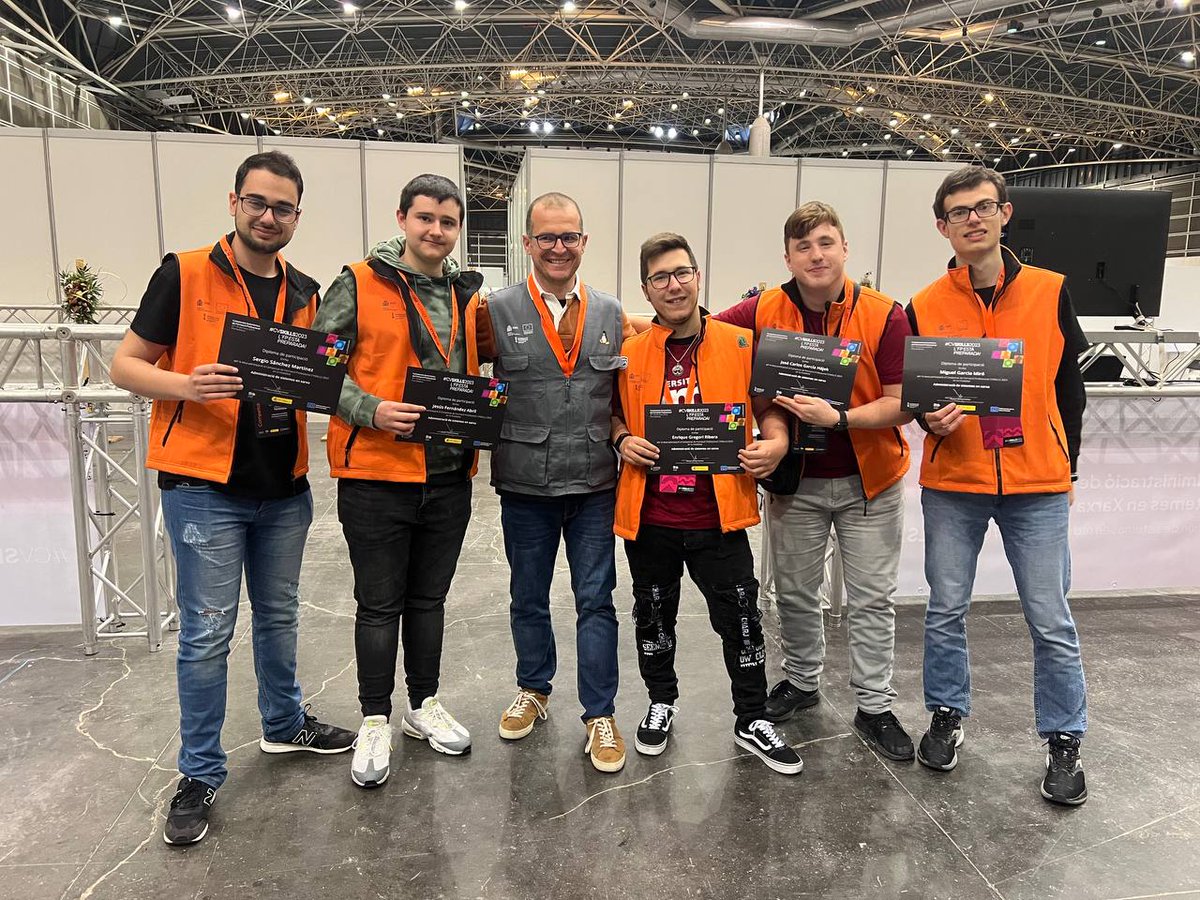 jomuoru's tweet photo. Últim dia de competició a #CVSkills. Moltes gràcies als tutors, alumnes i patrocinadors. @Raquel_Tamarit @mgomicia @InnovaPi https://t.co/FM16aZhJ0T