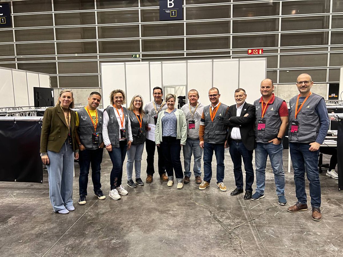 jomuoru's tweet photo. Últim dia de competició a #CVSkills. Moltes gràcies als tutors, alumnes i patrocinadors. @Raquel_Tamarit @mgomicia @InnovaPi https://t.co/FM16aZhJ0T