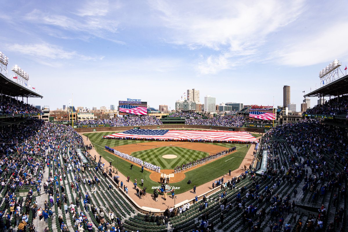 Cubs's tweet photo. Play ball!

#OpeningDay https://t.co/qePWpiNMOq