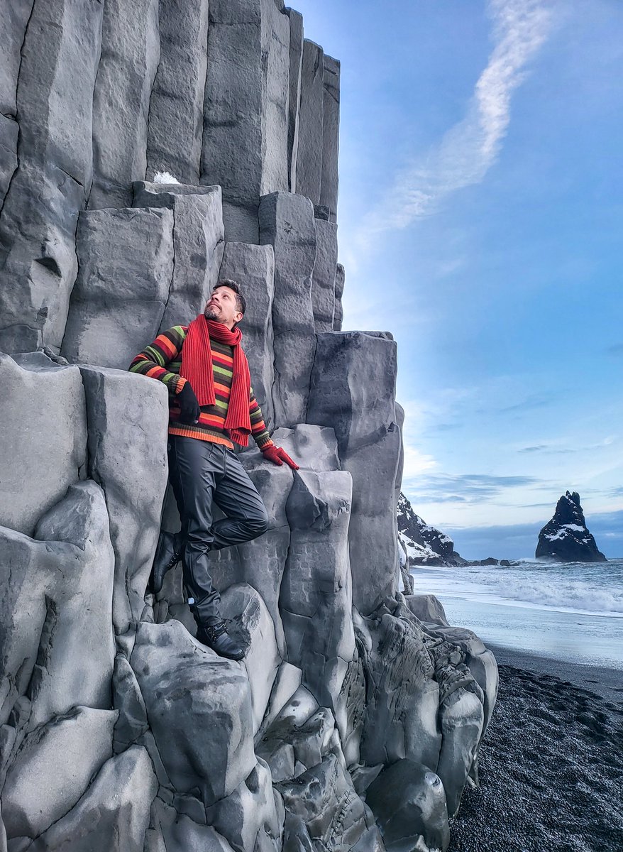 Reynisfjara, la playa negra más hermosa que he visto. 
#iceland #Islandia #IcelandRoads