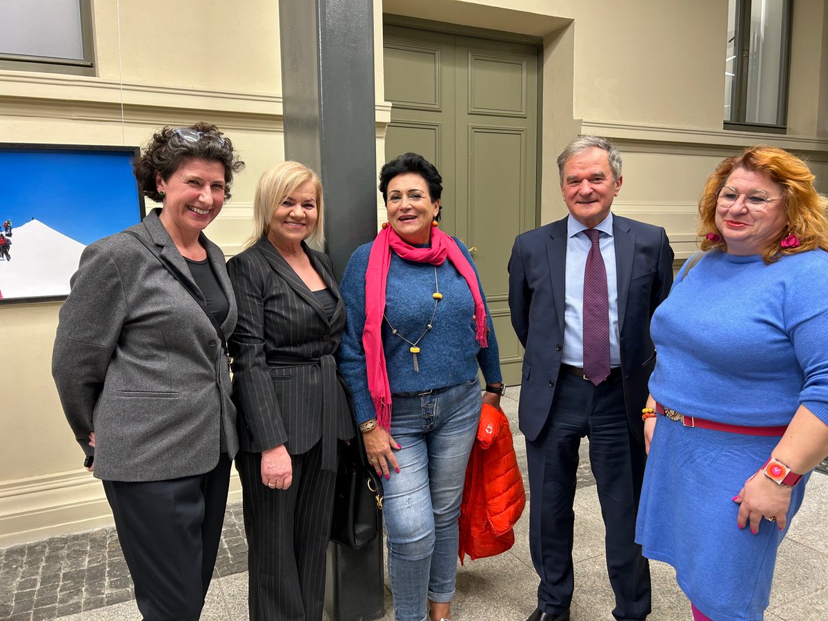 Alina Niewiadomska (@alniewiadomska) on Twitter photo swiatowydzieńendometriozy.MZ powołał zespół ekspertów ds opracowania rekomendacji. W Mediatece dyskutowali m.in. prezes fundacji pokonac endometriozę oraz prof. K. Szyłło - Kl.Ginekologii op. i leczenia endometriozy ICZMP
<a href="/NFZ_Lodz/">Anna Leder</a> <a href="/NFZ_GOV_PL/">Narodowy Fundusz Zdrowia</a> <a href="/MZ_GOV_PL/">Ministerstwo Zdrowia</a> <a href="/ICZMP/">Instytut CZMP</a> swiatowydzieńendometriozy.MZ powołał zespół ekspertów ds opracowania rekomendacji. W Mediatece dyskutowali m.in. prezes fundacji pokonac endometriozę oraz prof. K. Szyłło - Kl.Ginekologii op. i leczenia endometriozy ICZMP
<a href="/NFZ_Lodz/">Anna Leder</a> <a href="/NFZ_GOV_PL/">Narodowy Fundusz Zdrowia</a> <a href="/MZ_GOV_PL/">Ministerstwo Zdrowia</a> <a href="/ICZMP/">Instytut CZMP</a>