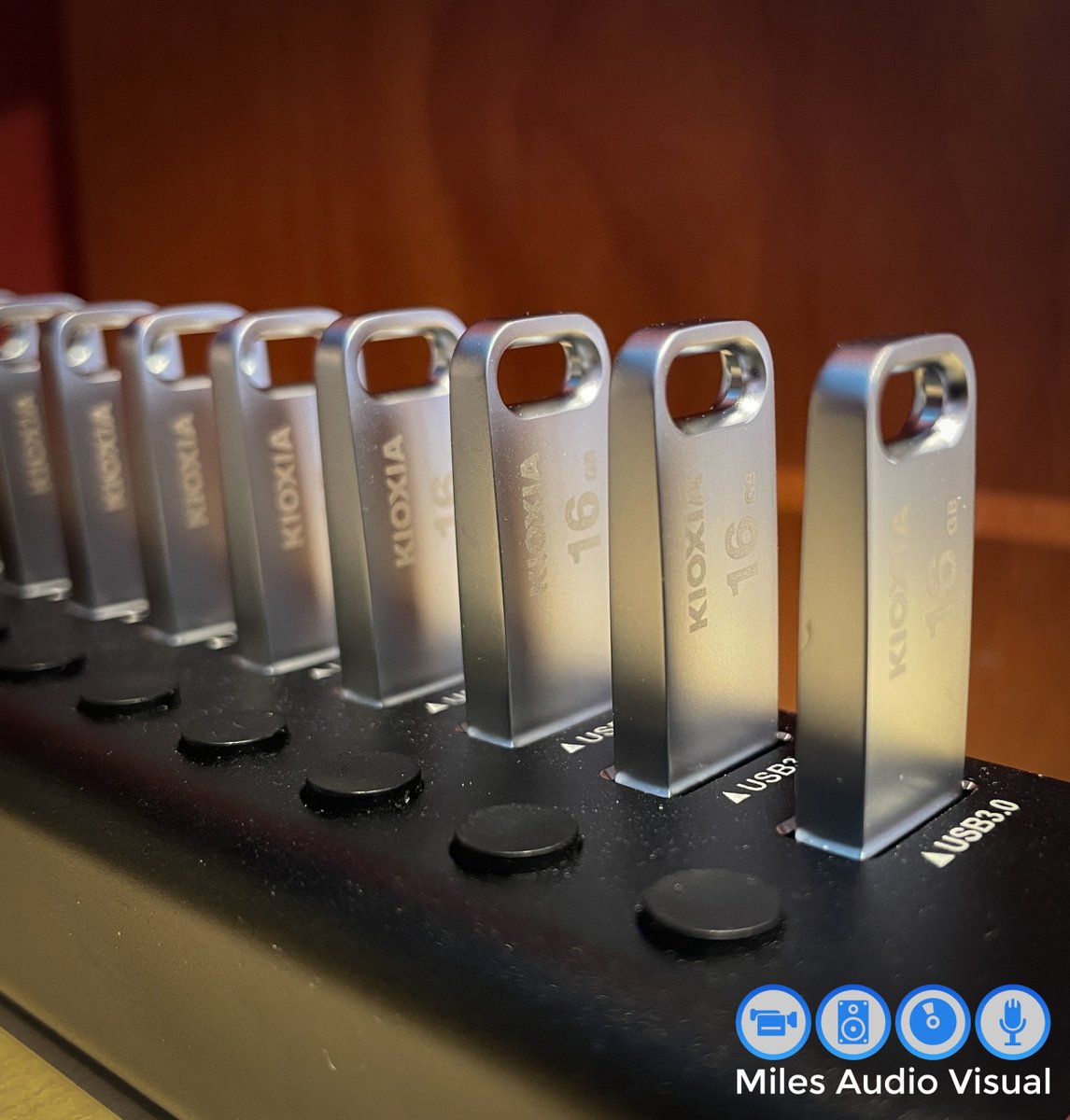 milesav's tweet image. Working on another USB duplication project - love these new Kioxia metal memory sticks - very slick!
#usbduplication
#audiovisualservices
#eastgrinstead
#kioxia