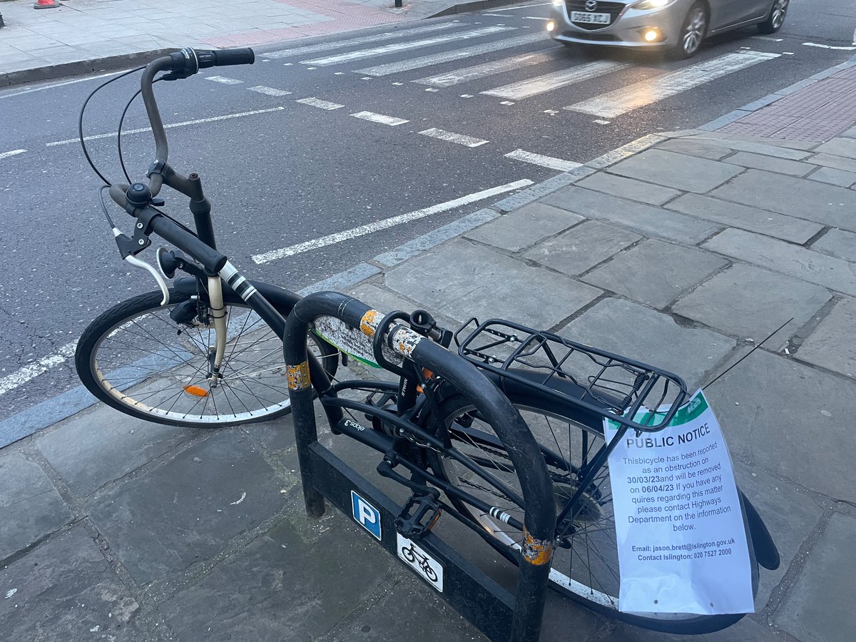 simondd119's tweet photo. The stupidity and of transport engineers in Islington. First provide bike racks and then penalise a cyclist who uses it for obstruction of pavement https://t.co/e0Uhc5S1Oc