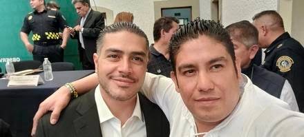 Yo Soy Opinión General (@OpinionGeneral3) on Twitter photo 2023-03-30 18:28:07 #LiaLimonPanistaASESINA por una fotografía @lialimon amenazó de muerte a Darío y lo despojo de todo... Y no soportó más que quitarse la vida... Está es la fotografía que no le gusto a Lía Limón... Por una simple fotografía con @OHarfuch... #LiaLimonPanistaASESINA por una fotografía @lialimon amenazó de muerte a Darío y lo despojo de todo... Y no soportó más que quitarse la vida... Está es la fotografía que no le gusto a Lía Limón... Por una simple fotografía con @OHarfuch...